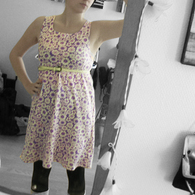 Lilla_kjole_m_blomster_listing